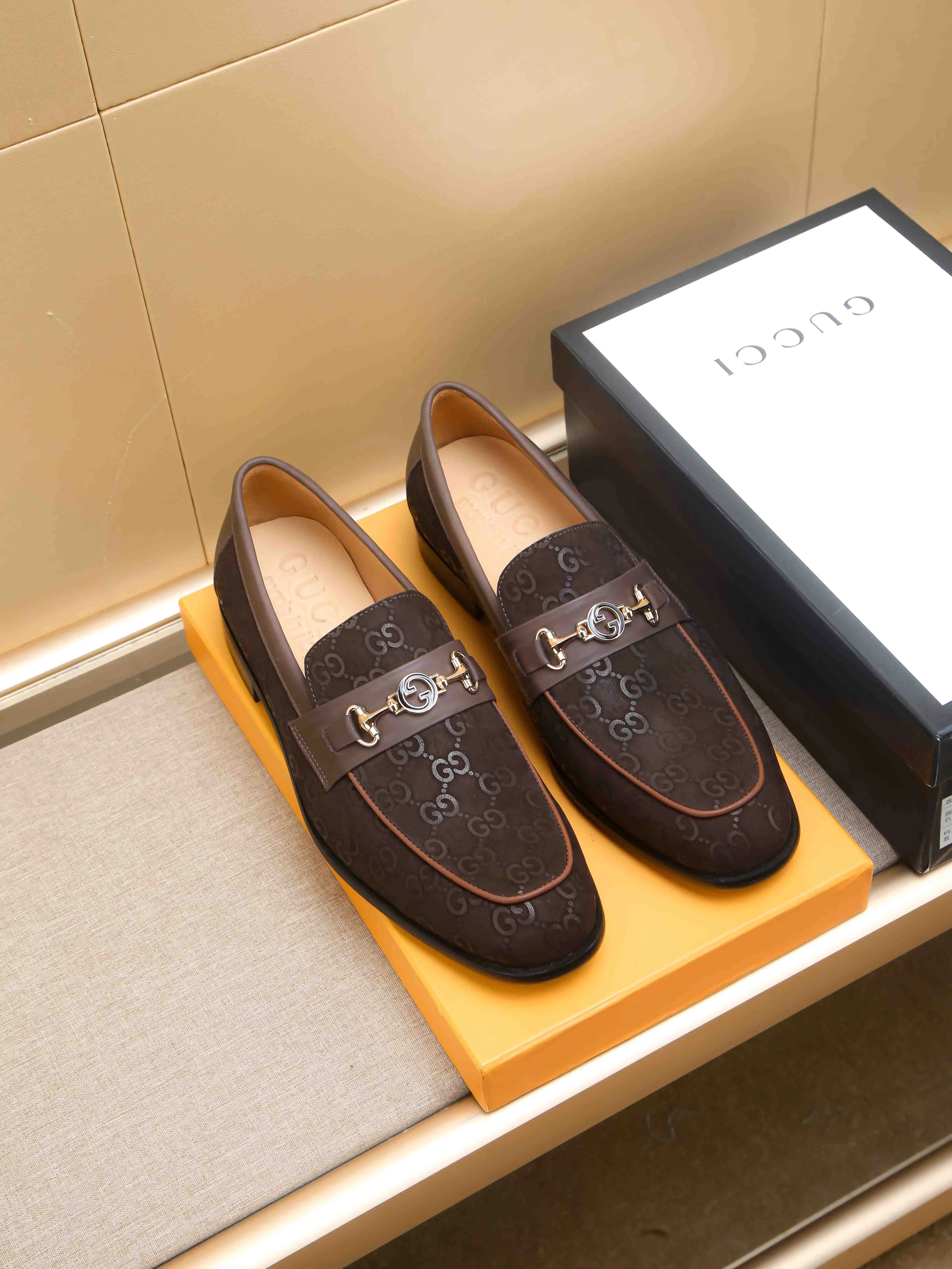 Men's men's shoes 💰460 🆘【GUCCI】Gucci ·🐂里· Hot-selling pea shoes top brand luxury, top quality, the latest fashion pea shoes.. The upper is made of original first-layer cowhide. (Full first-layer water-dyed 🐂 leather·inner). The original stylish and stylish soft rubber wear-resistant and non-slip outsole is light and comfortable on the foot, available in 3 colors! Matching code: 39-44 (customized at 39.45.46)